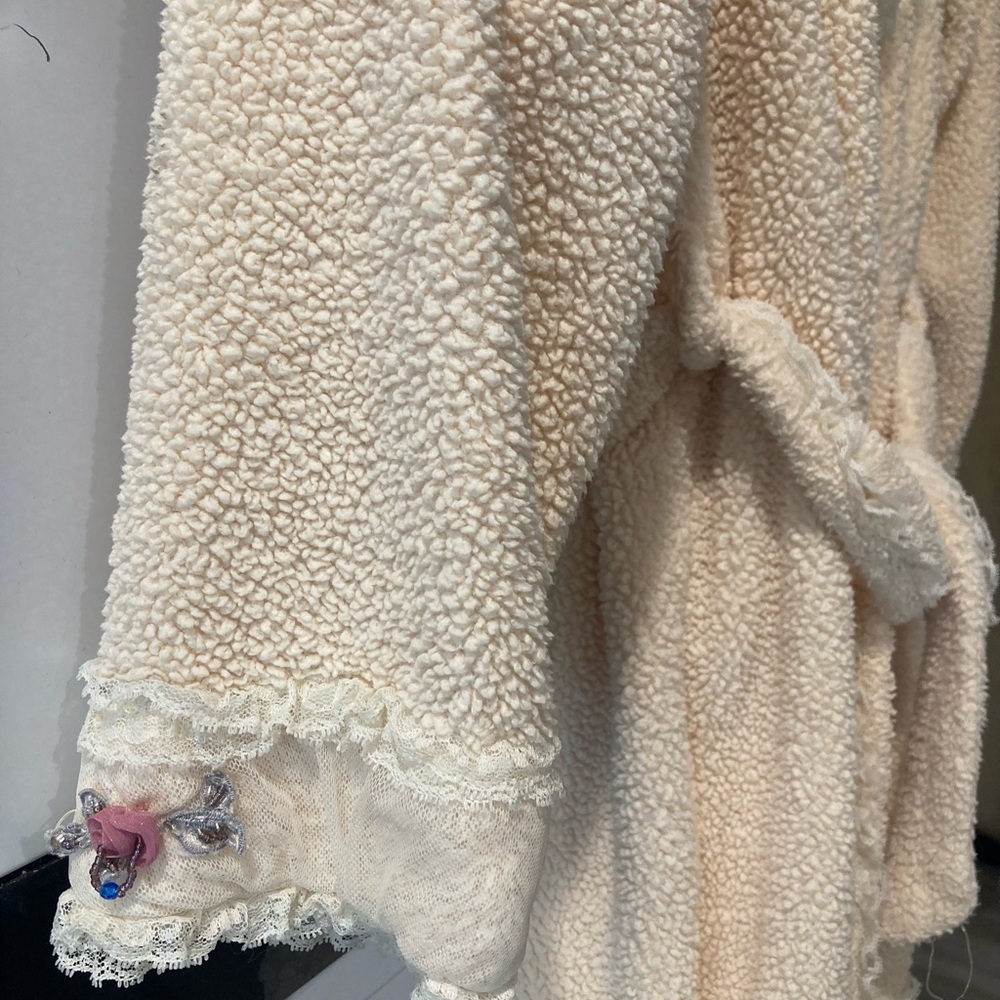 Fancy Ruffled Robe! - Picture 2 of 14